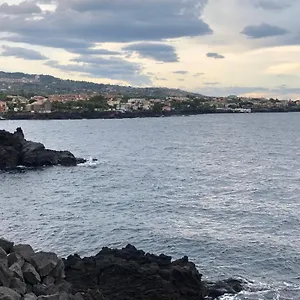 Le Tre Meraviglie A 200 M Dal Mare Catania